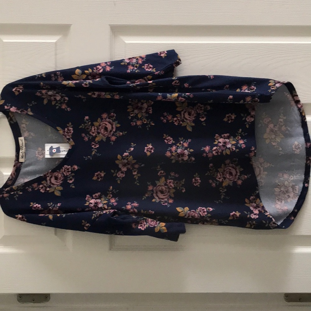 Beautiful rose print shirt!